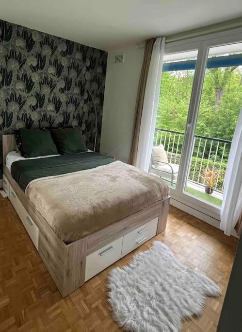 Proche Chateau De Versailles Avec Balcon Vu Sur Une Foret Et Parking Gratuit Pour 5 Personnes Maximum Exterior foto