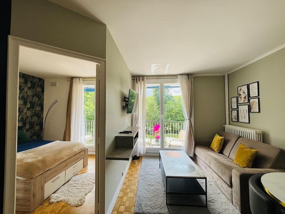 Proche Chateau De Versailles Avec Balcon Vu Sur Une Foret Et Parking Gratuit Pour 5 Personnes Maximum Exterior foto